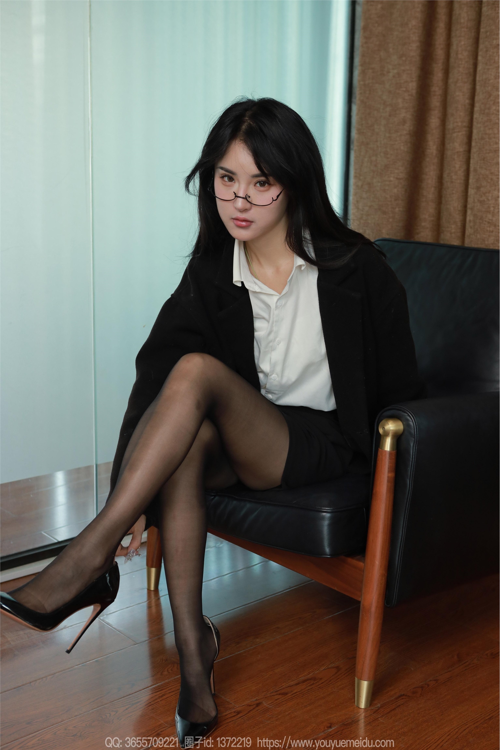 IESS异思趣向  2024.12.24 丝享家 1932 小宝《黑色外套（上）》